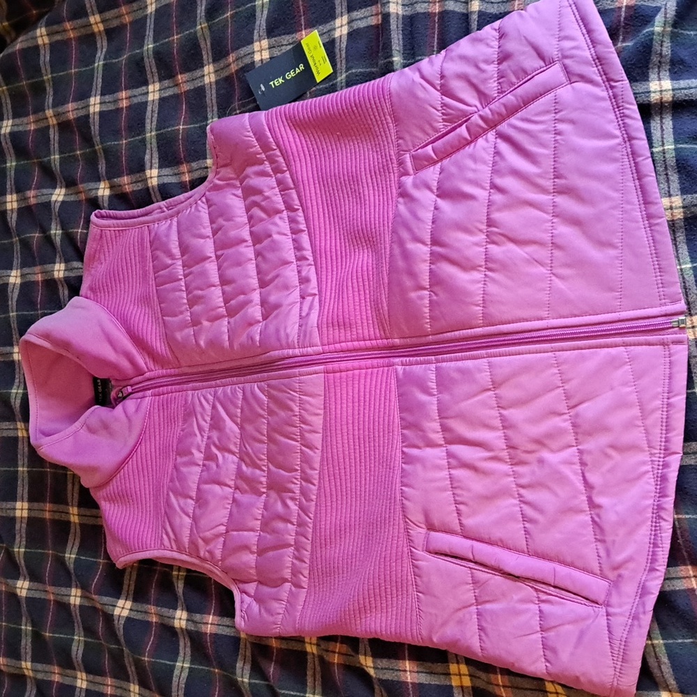 Woman's winter vest size large. New with tags. TEK GEAR